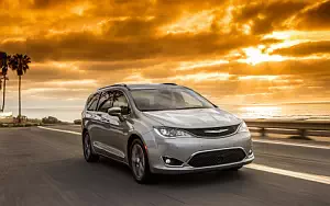   Chrysler Pacifica Limited - 2016