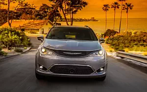   Chrysler Pacifica Limited - 2016