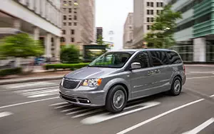   Chrysler Town & Country 30th Anniversary Edition - 2013