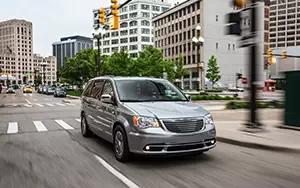   Chrysler Town & Country 30th Anniversary Edition - 2013