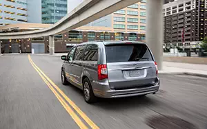   Chrysler Town & Country 30th Anniversary Edition - 2013