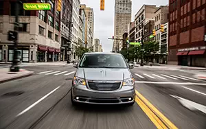   Chrysler Town & Country 30th Anniversary Edition - 2013