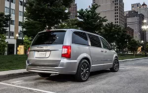   Chrysler Town & Country 30th Anniversary Edition - 2013