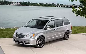   Chrysler Town & Country 30th Anniversary Edition - 2013