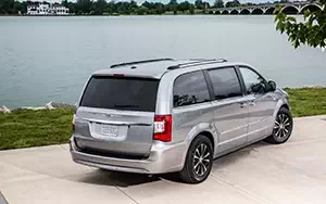   Chrysler Town & Country 30th Anniversary Edition - 2013