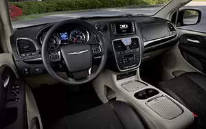  Chrysler Town & Country 30th Anniversary Edition - 2013