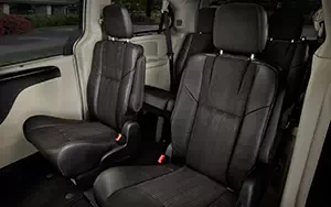   Chrysler Town & Country 30th Anniversary Edition - 2013