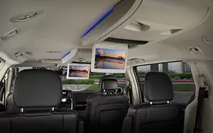   Chrysler Town & Country 30th Anniversary Edition - 2013