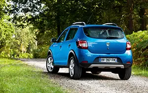   Dacia Sandero Stepway - 2012