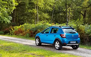   Dacia Sandero Stepway - 2012