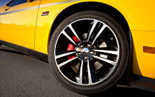   Dodge Challenger SRT8 392 Yellow Jacket - 2012