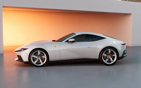   Ferrari Amalfi (Bianco Artico) - 2025