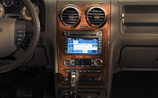   Ford Taurus X - 2008