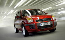   Ford Fusion - 2005