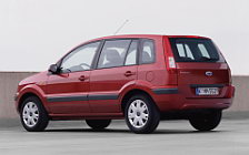   Ford Fusion - 2005