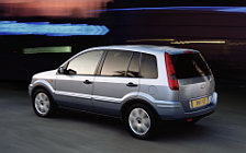   Ford Fusion - 2005