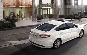   Ford Mondeo Hybrid Sedan - 2014
