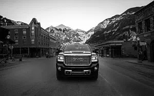   GMC Sierra 2500 HD Denali Crew Cab - 2016