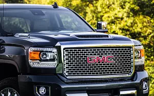   GMC Sierra 2500 HD Denali Crew Cab - 2016