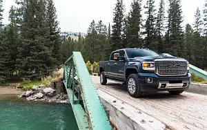   GMC Sierra 2500 HD Denali Crew Cab - 2017