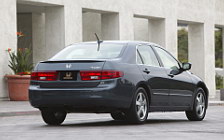   Honda Accord Hybrid - 2005