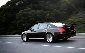   Hyundai Equus US-spec - 2014