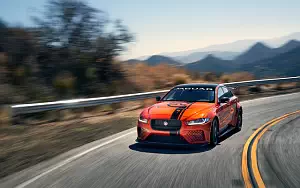   Jaguar XE SV Project 8 US-spec - 2017