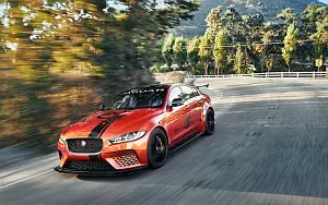   Jaguar XE SV Project 8 US-spec - 2017