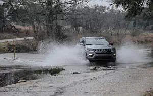   Jeep Compass Latitude - 2017