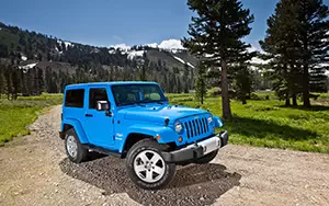   Jeep Wrangler Sahara - 2012