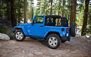   Jeep Wrangler Sahara - 2012