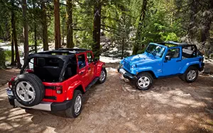   Jeep Wrangler Sahara - 2012