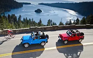   Jeep Wrangler Sahara - 2012