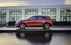   Kia Niro US-spec - 2016