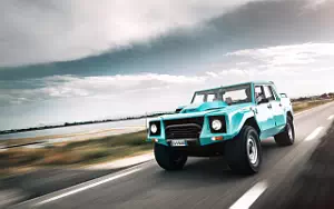   Lamborghini LM002