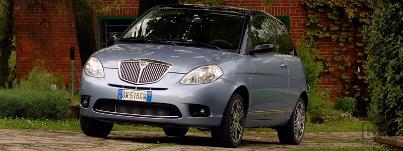   Lancia Ypsilon ECOCHIC - Car wallpapers