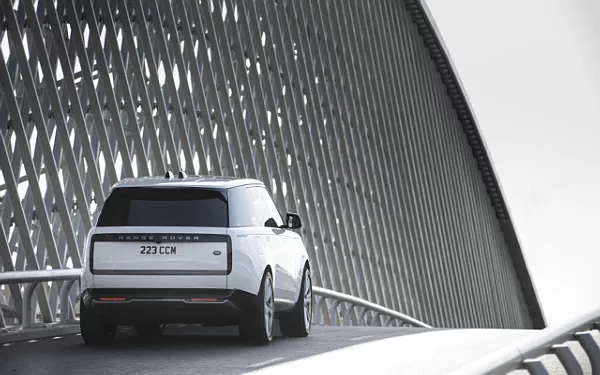 ���� ���������� Range Rover HSE P440e - 2022