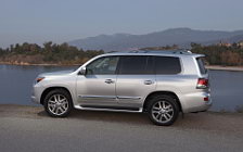   Lexus LX570 US-spec - 2013