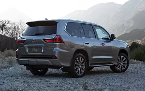   Lexus LX 570 US-spec - 2016