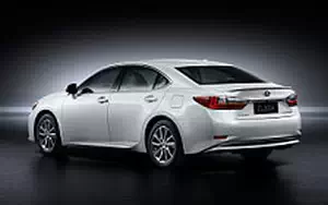   Lexus ES 300h - 2015