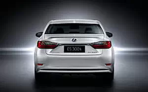   Lexus ES 300h - 2015