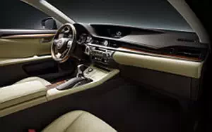   Lexus ES 300h - 2015