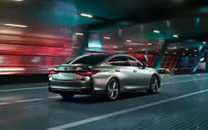   Lexus ES 300h F SPORT - 2018