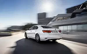  Lexus LS600h F Sport - 2012