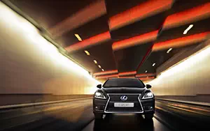   Lexus LS600h F Sport - 2012