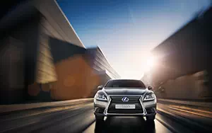   Lexus LS600h - 2012