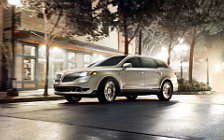   Lincoln MKT - 2013