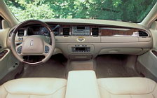   Lincoln Town Car - 2002