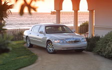   Lincoln Town Car - 2003