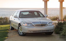   Lincoln Town Car - 2003